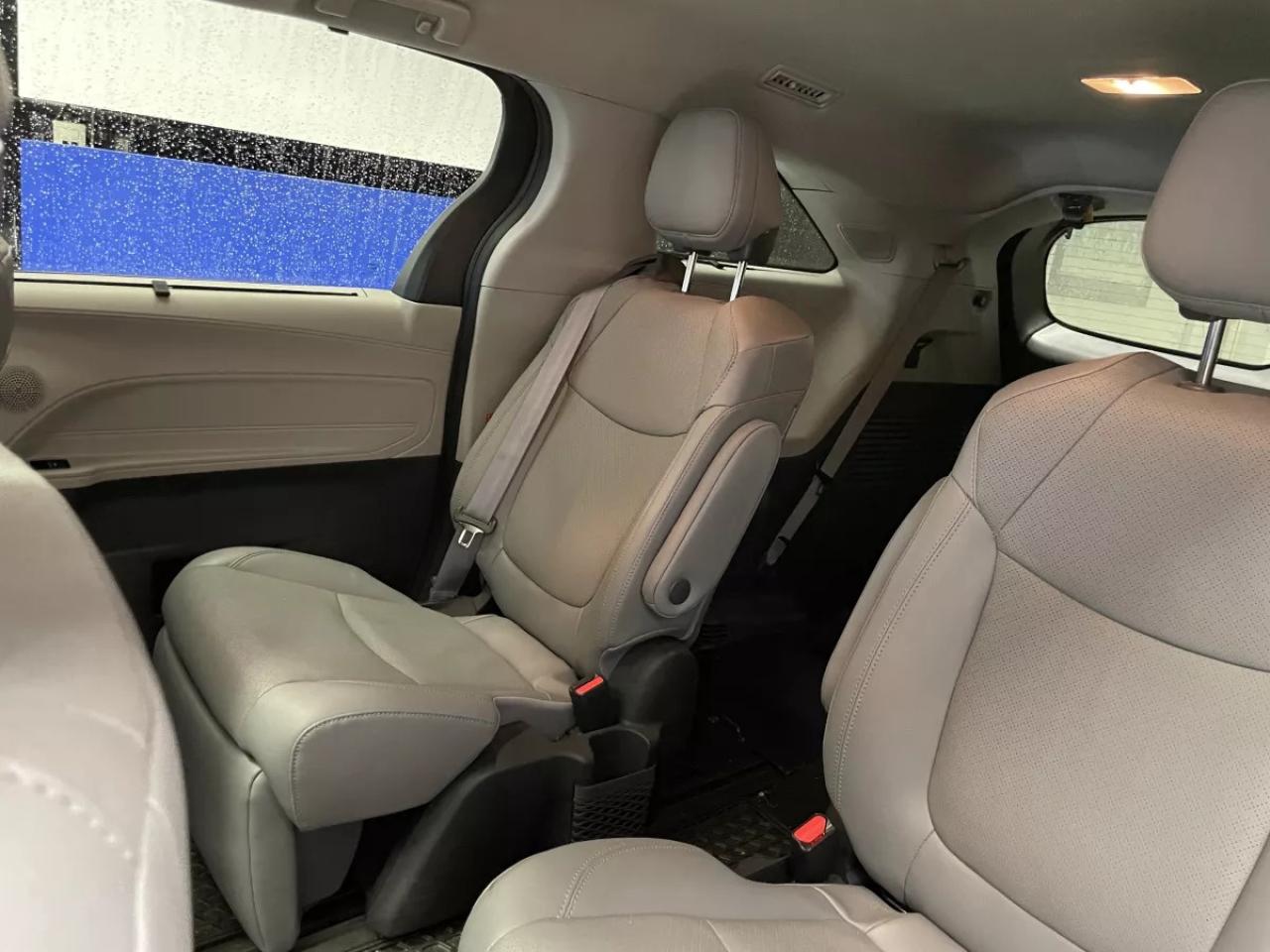 2022 Toyota Sienna LIMITED   HYBRID   HEATED SEATS   HEATED WHEEL   M Photo