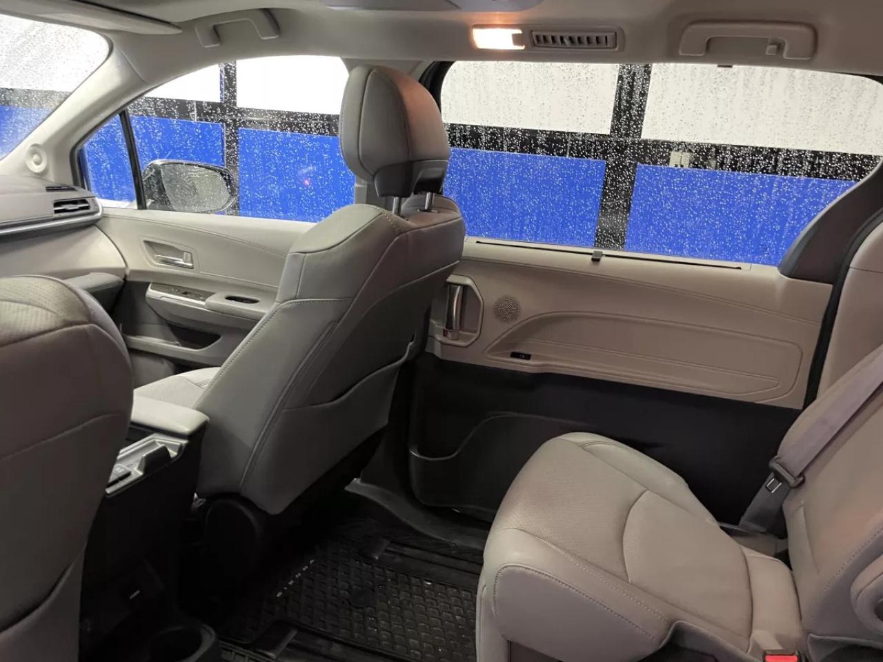 2022 Toyota Sienna LIMITED   HYBRID   HEATED SEATS   HEATED WHEEL   M Photo