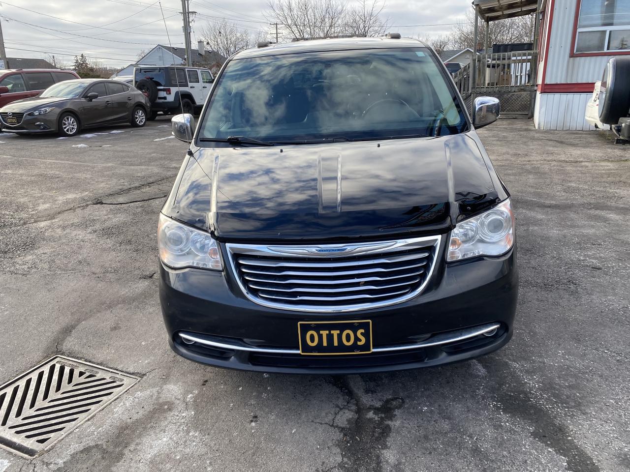 2016 Chrysler Town & Country 4dr Wgn Limited Photo2