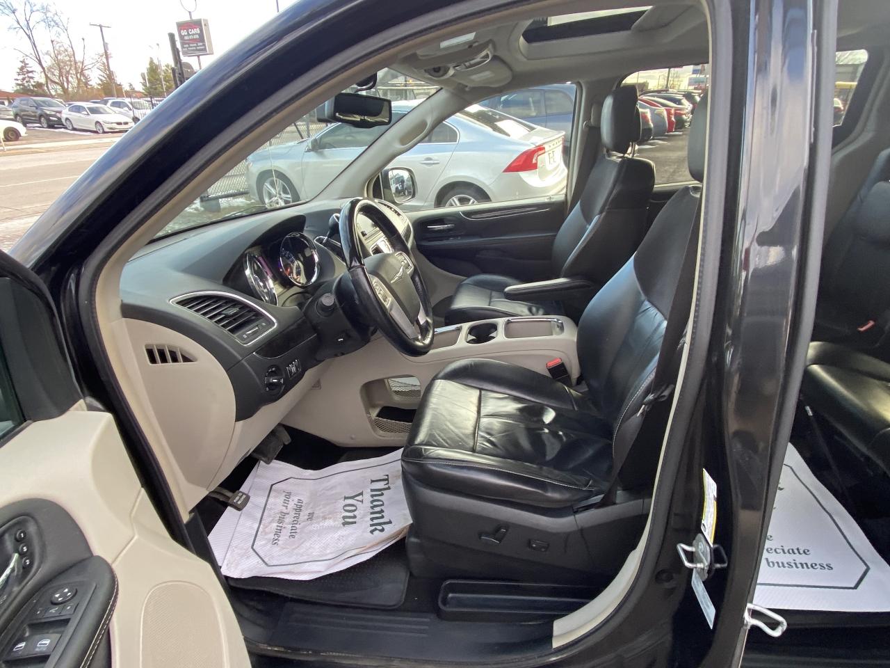 2016 Chrysler Town & Country 4dr Wgn Limited Photo