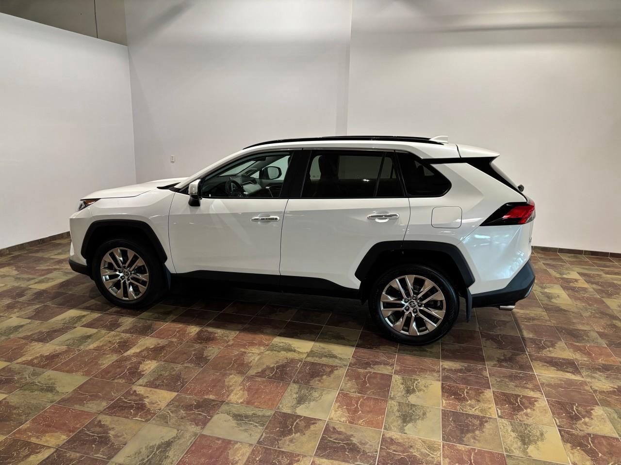 2021 Toyota RAV4 LIMITED  Photo4