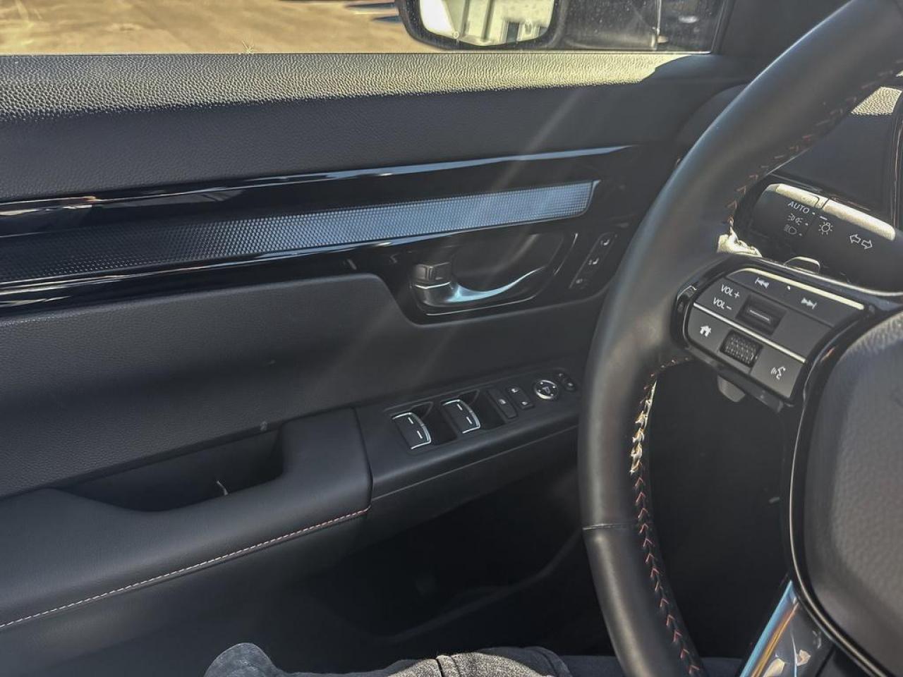 2025 Honda CR-V Hybrid Touring Photo