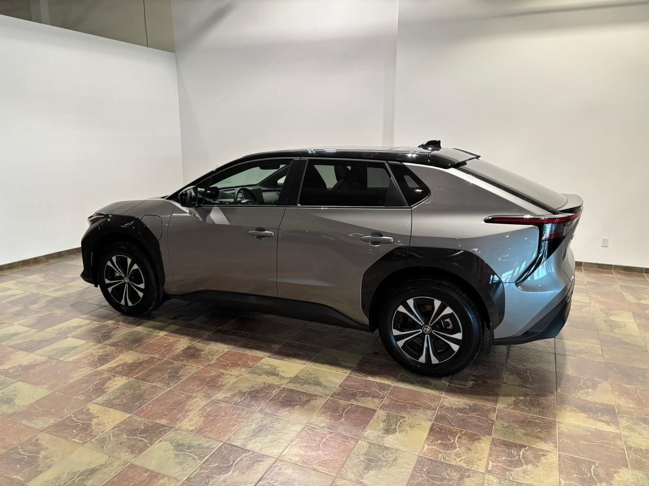 2025 Toyota bZ4X XLE Photo4