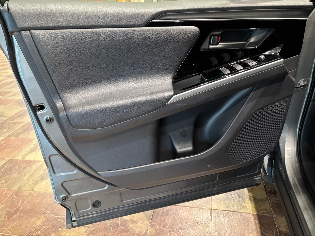 2025 Toyota bZ4X XLE Photo