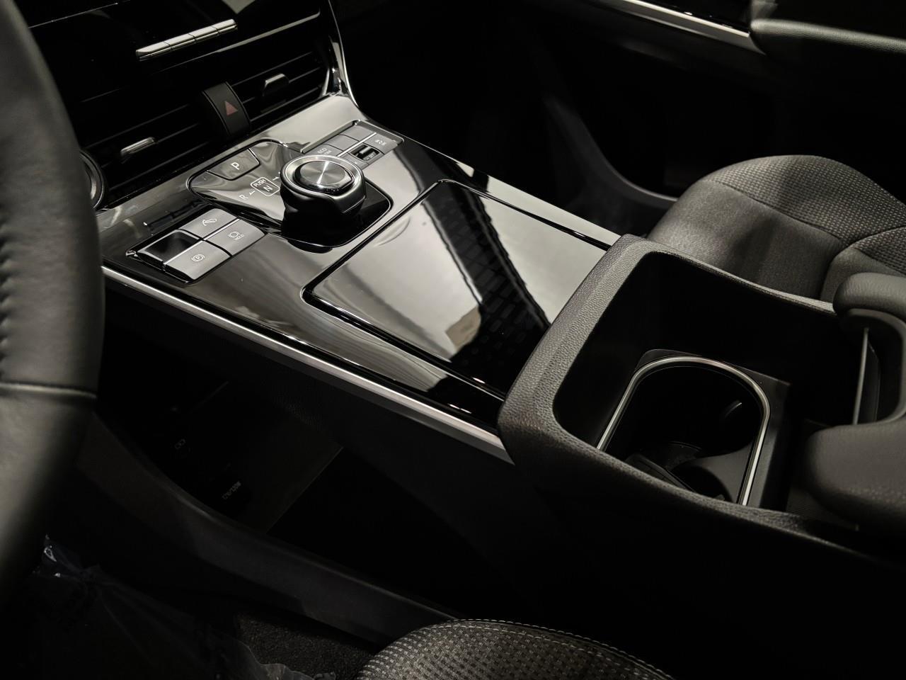 2025 Toyota bZ4X XLE Photo