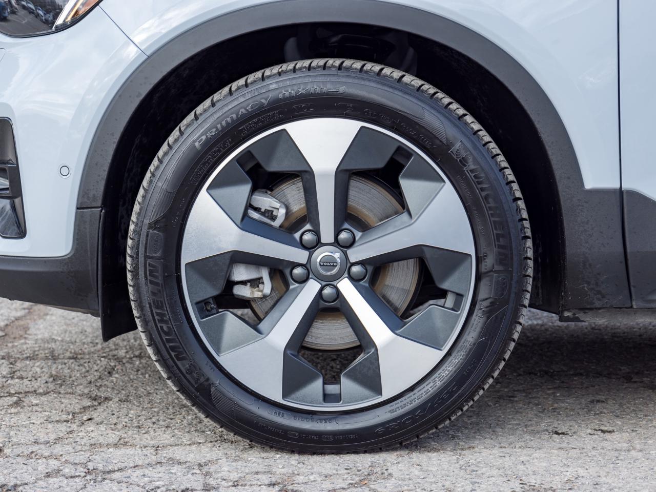 2025 Volvo XC40 B5 AWD Plus Dark Theme CLOUD BLUE VOLVO CPO Photo3