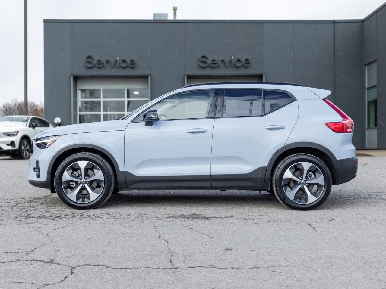 2025 Volvo XC40 B5 AWD Plus Dark Theme CLOUD BLUE VOLVO CPO Photo2