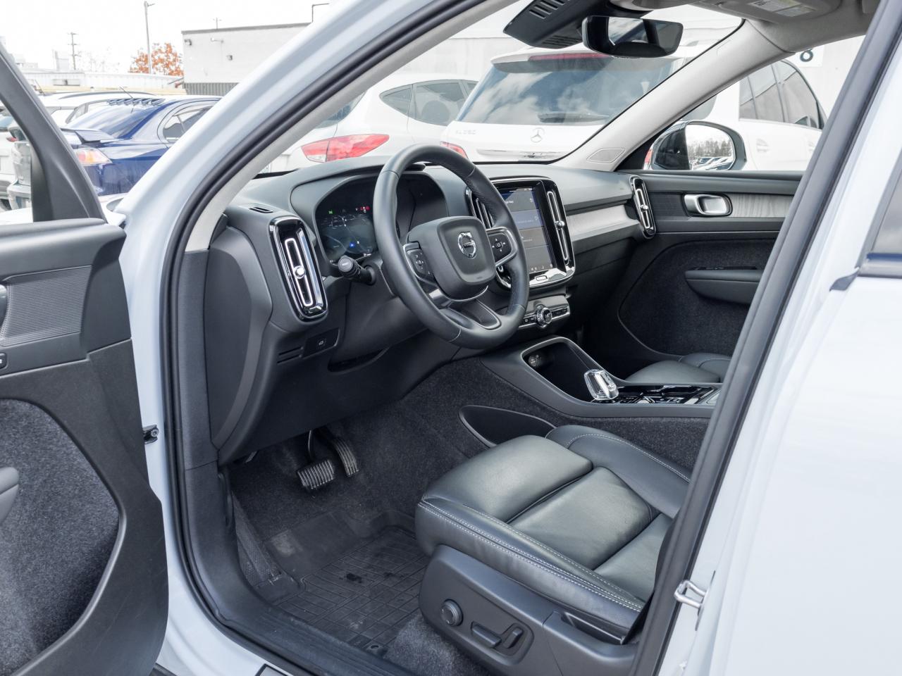 2025 Volvo XC40 B5 AWD Plus Dark Theme CLOUD BLUE VOLVO CPO Photo