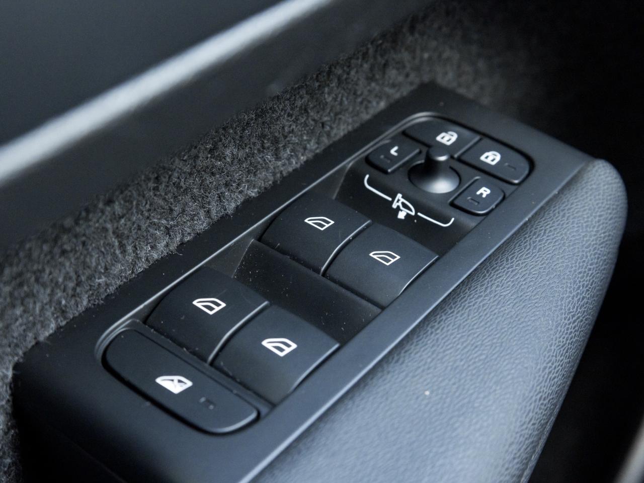 2025 Volvo XC40 B5 AWD Plus Dark Theme CLOUD BLUE VOLVO CPO Photo