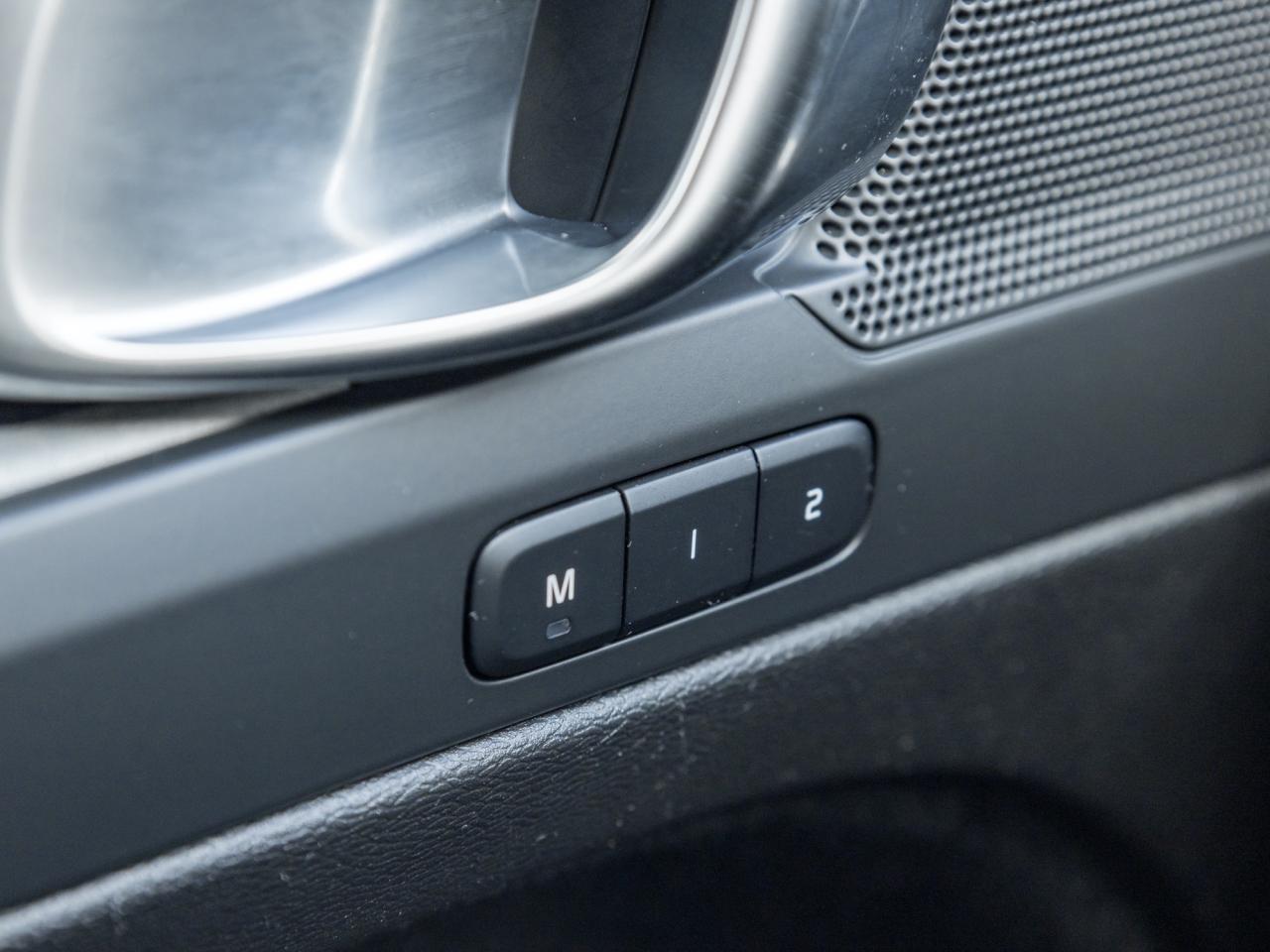 2025 Volvo XC40 B5 AWD Plus Dark Theme CLOUD BLUE VOLVO CPO Photo