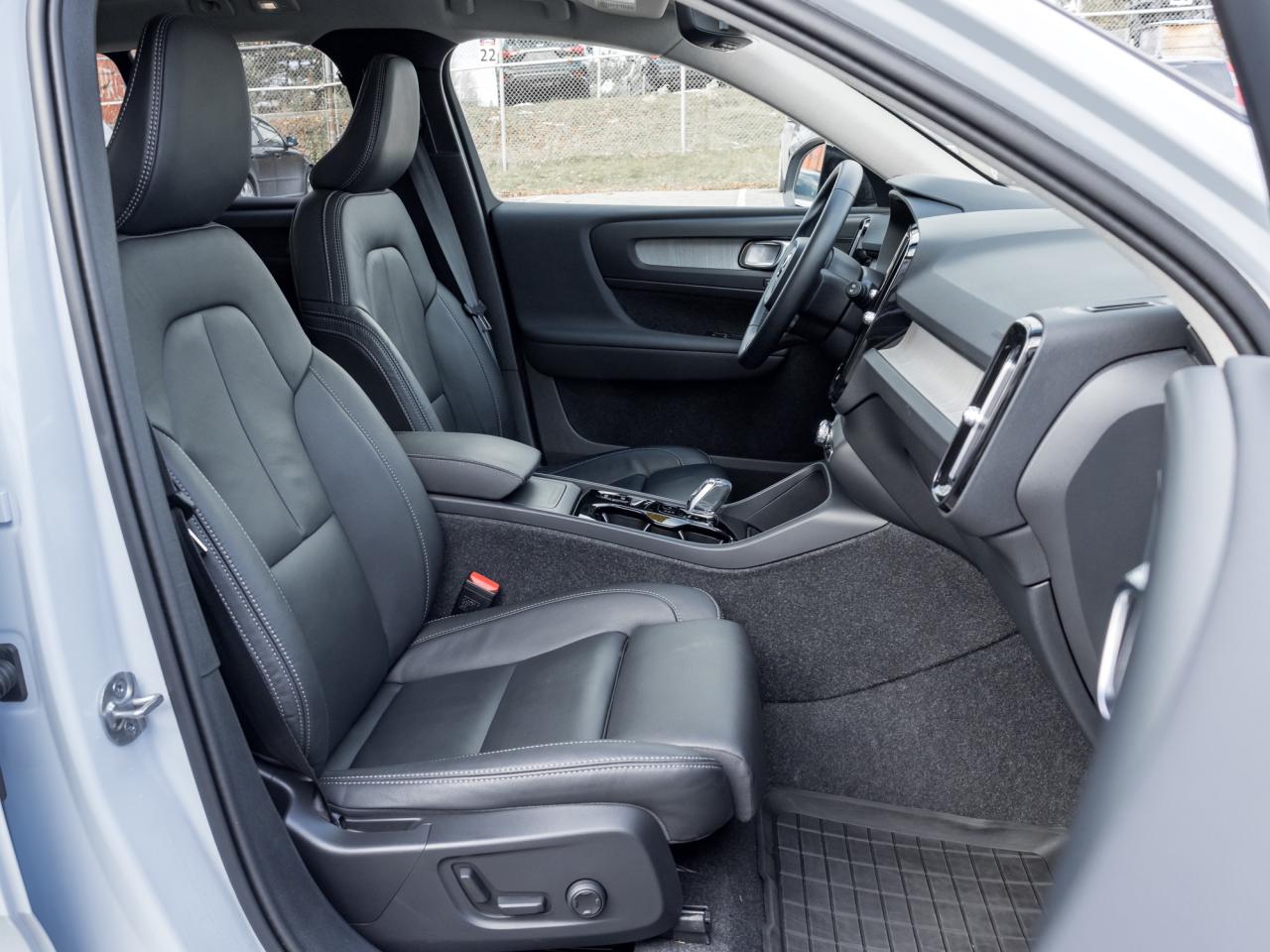 2025 Volvo XC40 B5 AWD Plus Dark Theme CLOUD BLUE VOLVO CPO Photo