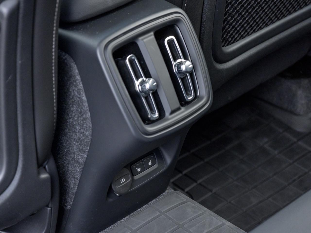 2025 Volvo XC40 B5 AWD Plus Dark Theme CLOUD BLUE VOLVO CPO Photo