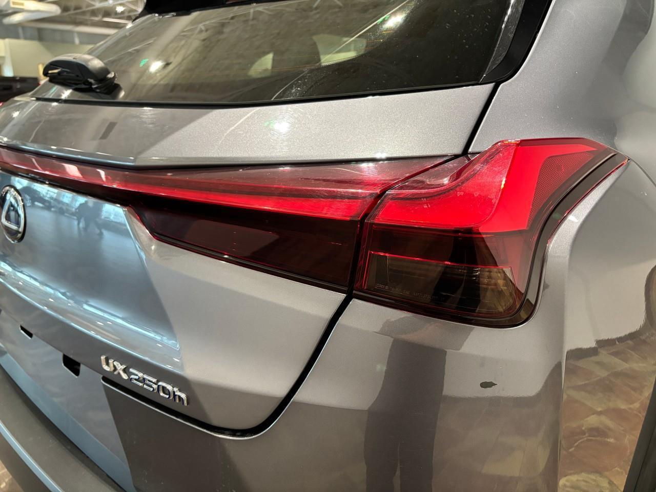 2021 Lexus UX 250H PREMIUM PACKAGE   LEXUS CERTIFIED PRE-OWNED   CARF Photo