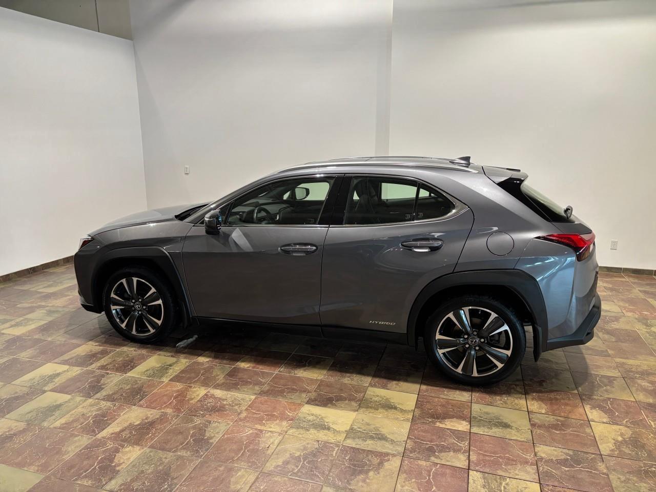 2021 Lexus UX 250H PREMIUM PACKAGE   LEXUS CERTIFIED PRE-OWNED   CARF Photo4