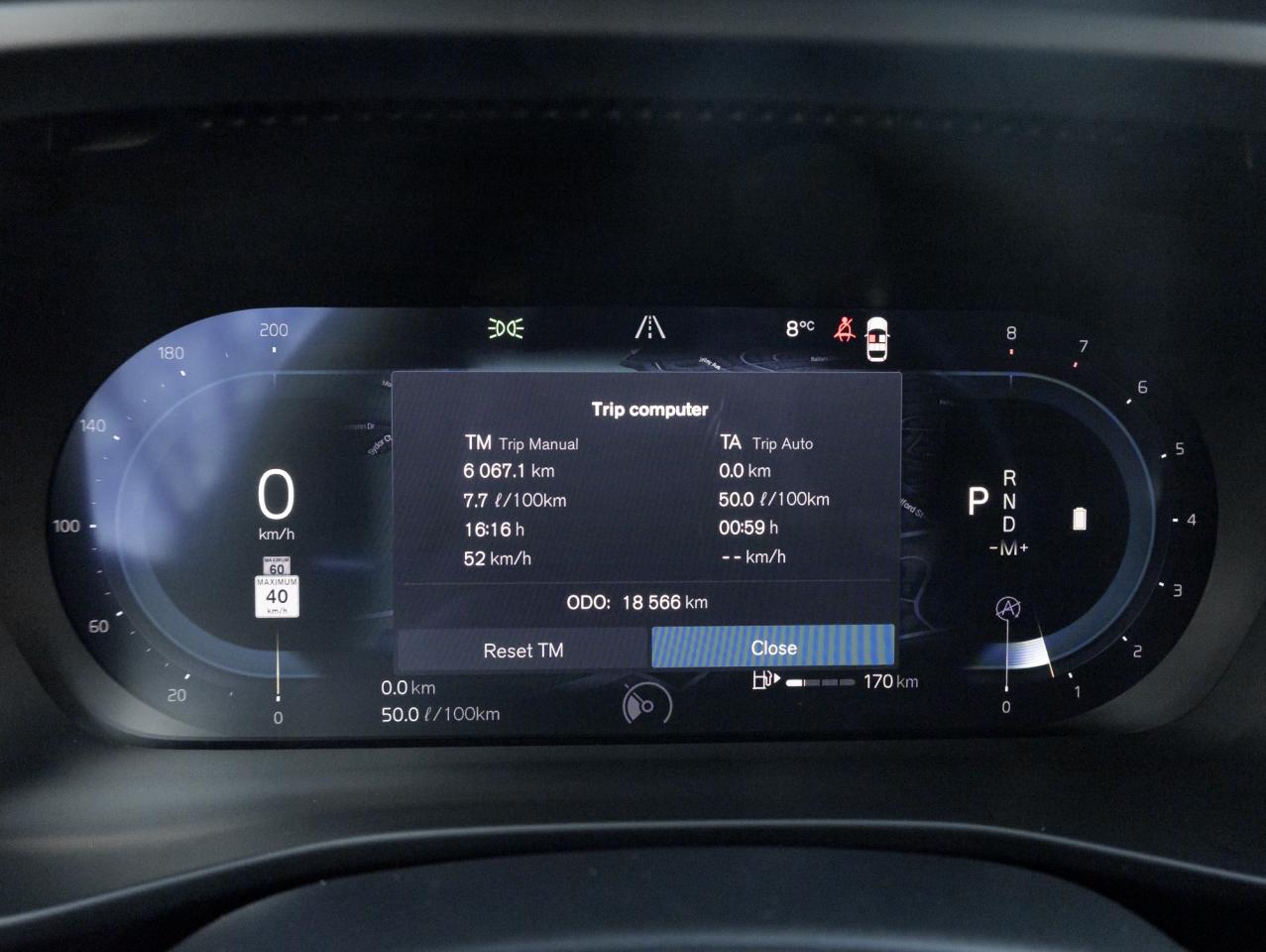 2025 Volvo XC40 B5 AWD PLUS  19" ALLOY WHEELS  VOLVO CPO Photo