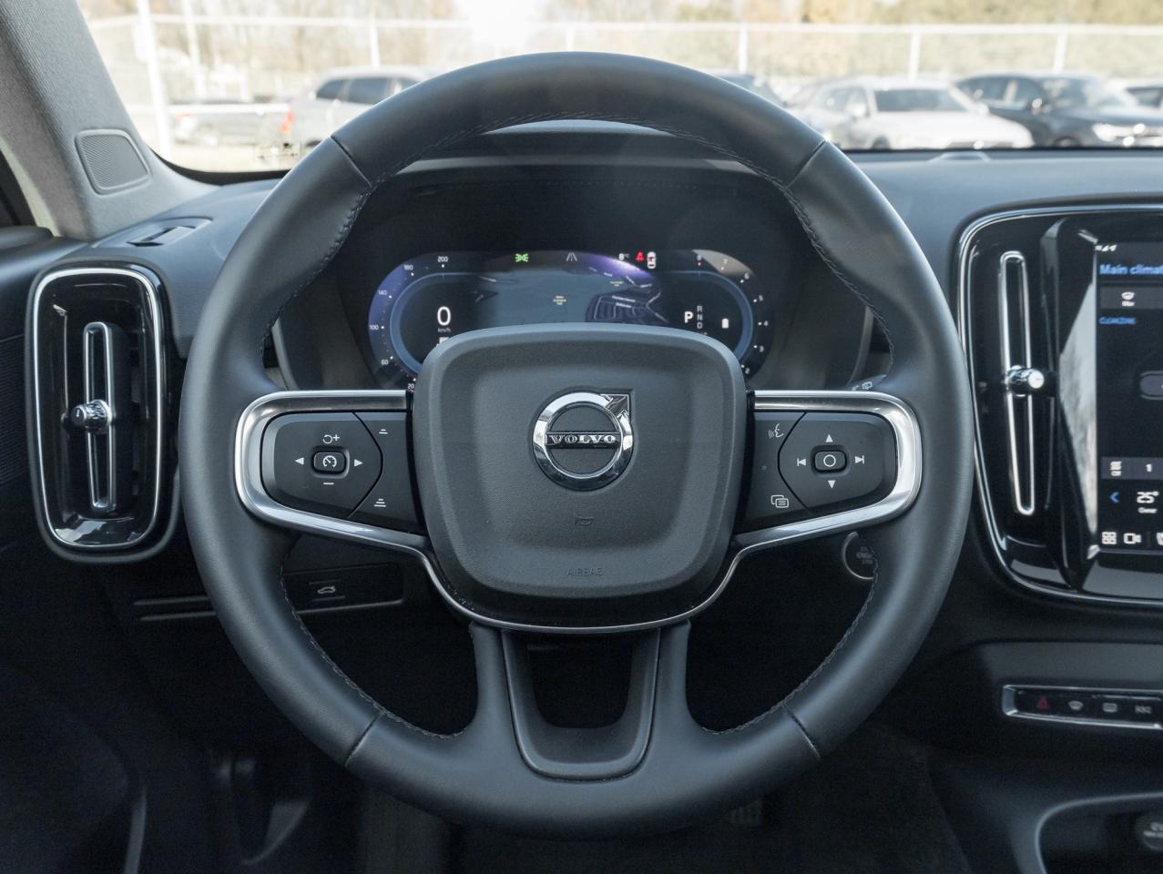 2025 Volvo XC40 B5 AWD PLUS  19" ALLOY WHEELS  VOLVO CPO Photo