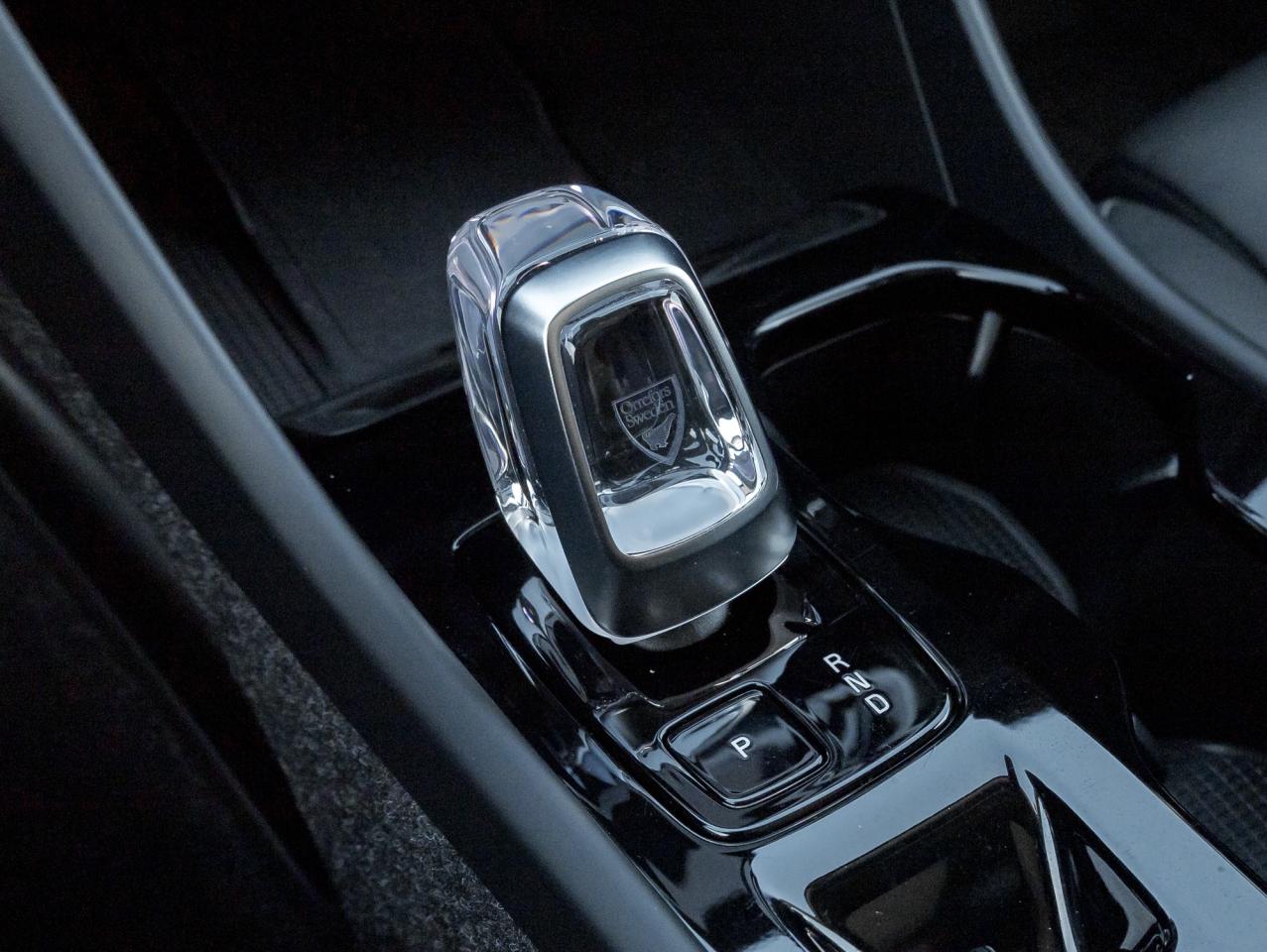 2025 Volvo XC40 B5 AWD PLUS  19" ALLOY WHEELS  VOLVO CPO Photo