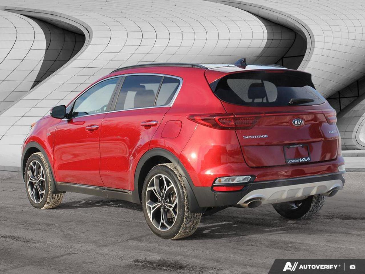 2022 Kia Sportage SX   AWD   Apple CarPlay   Heated & Cooled Seats Photo