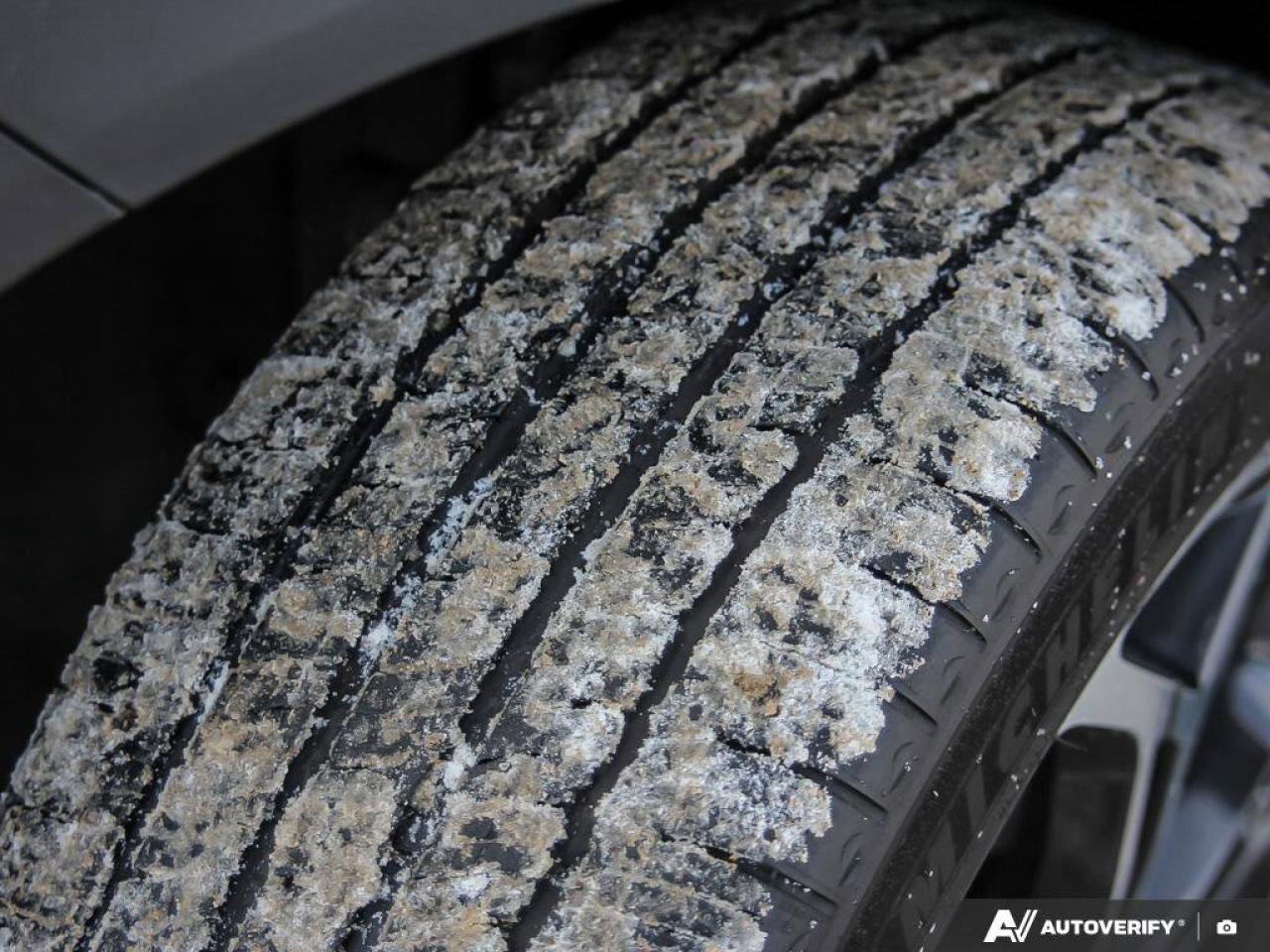 2022 Kia Sportage SX   AWD   Apple CarPlay   Heated & Cooled Seats Photo