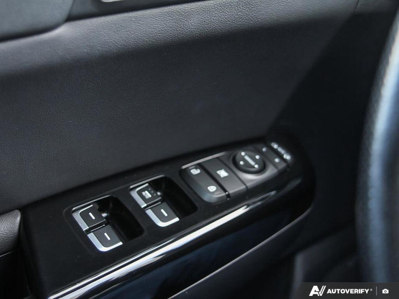 2022 Kia Sportage SX   AWD   Apple CarPlay   Heated & Cooled Seats Photo