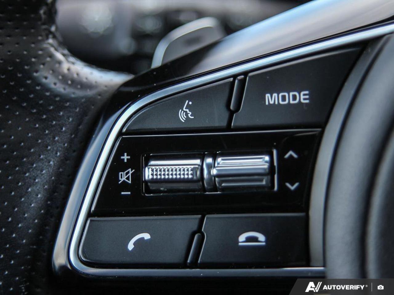 2022 Kia Sportage SX   AWD   Apple CarPlay   Heated & Cooled Seats Photo