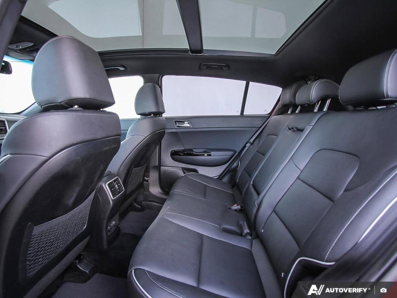 2022 Kia Sportage SX   AWD   Apple CarPlay   Heated & Cooled Seats Photo