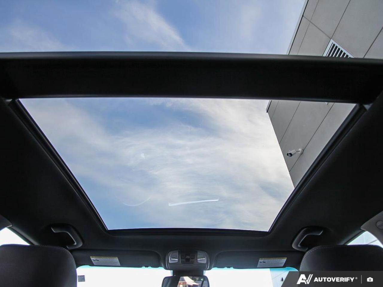 2022 Kia Sportage SX   AWD   Apple CarPlay   Heated & Cooled Seats Photo