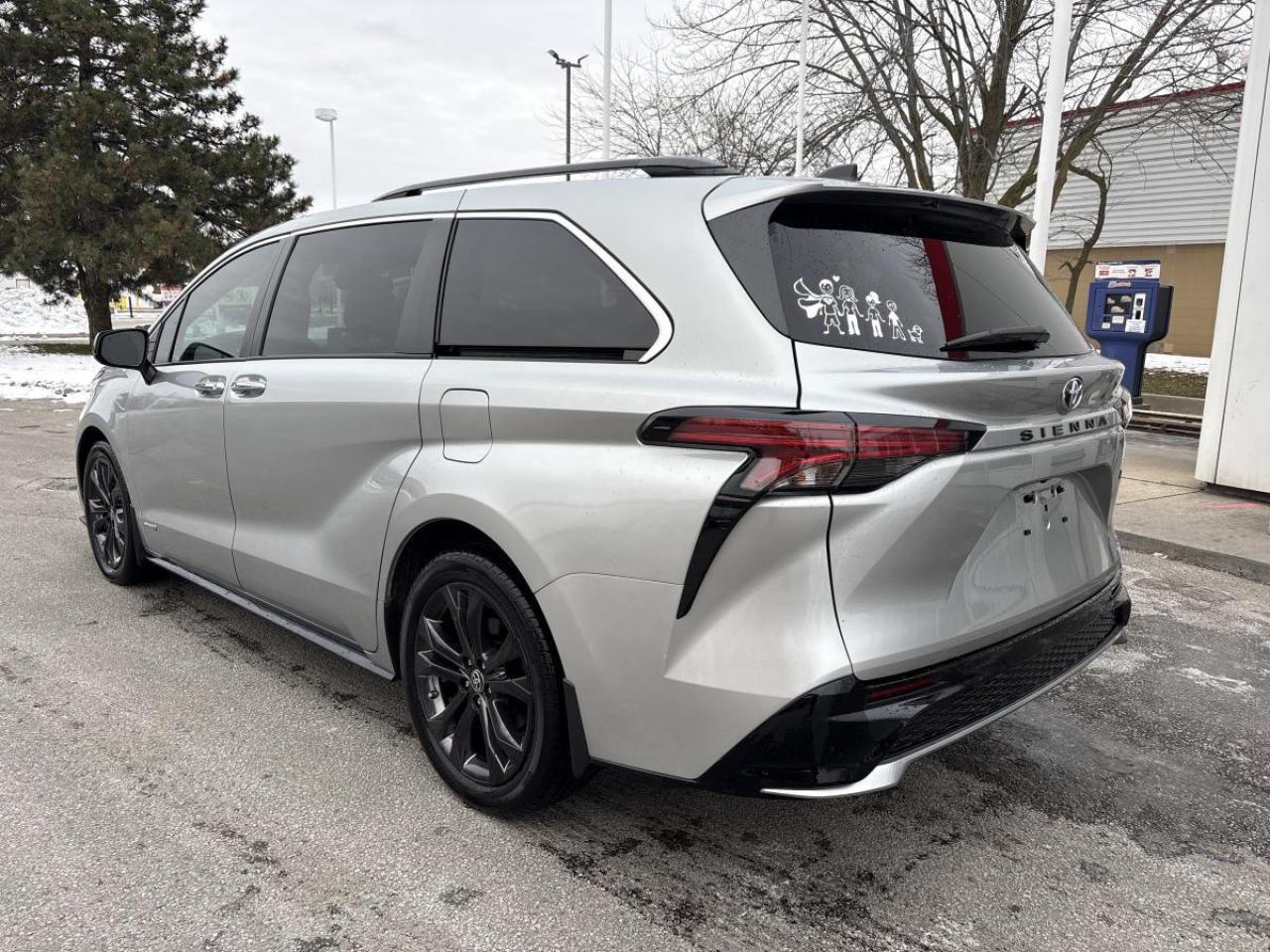 2021 Toyota Sienna XSE Photo