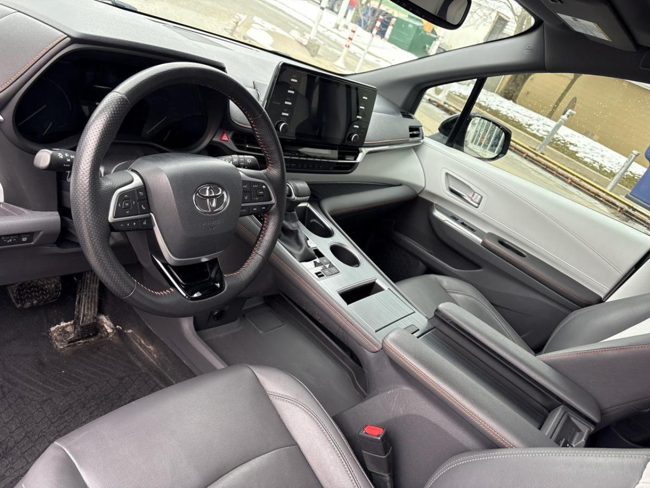 2021 Toyota Sienna XSE Photo