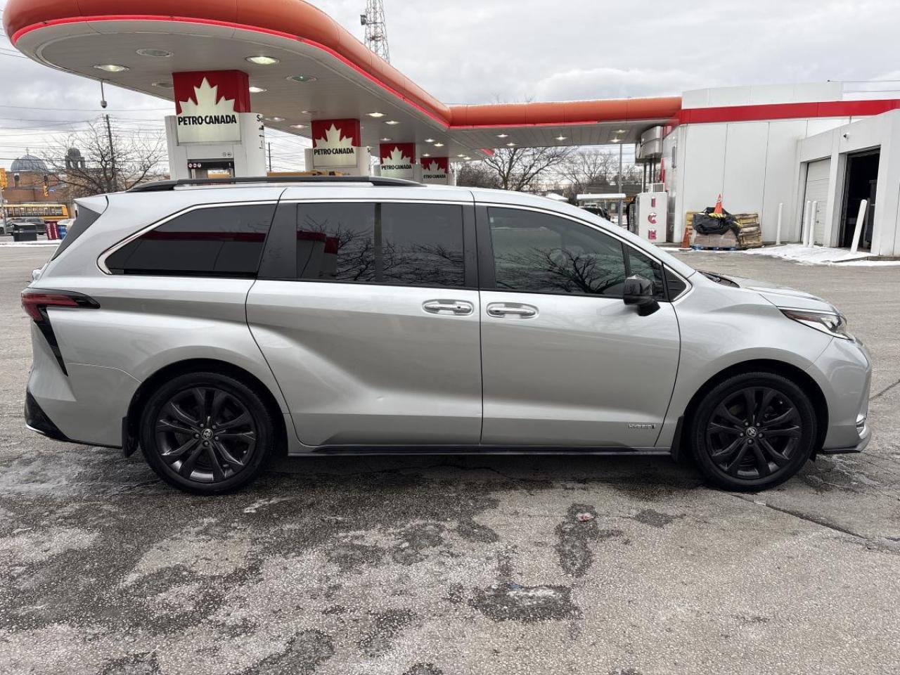 2021 Toyota Sienna XSE Photo