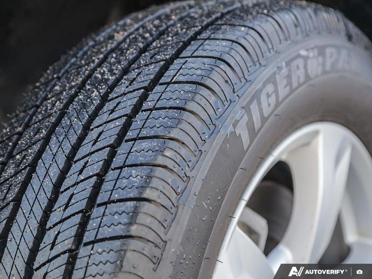 2024 Kia Sorento LX AWD   Apple CarPlay   Heated Seats   BackUp Cam Photo