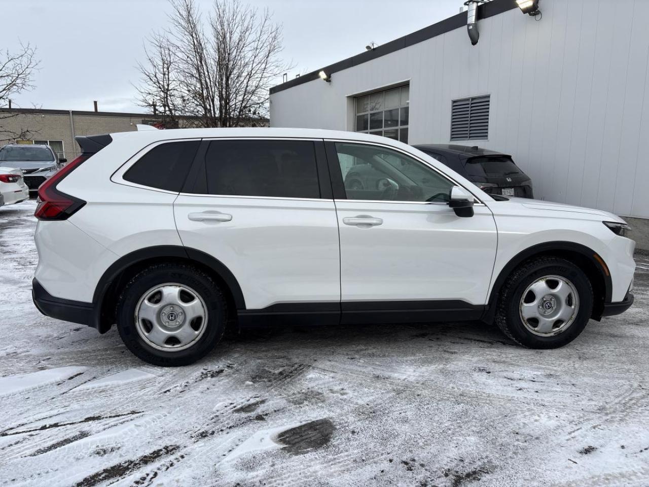 2024 Honda CR-V LX Comes with 2 sets of Tires/Rims! Photo