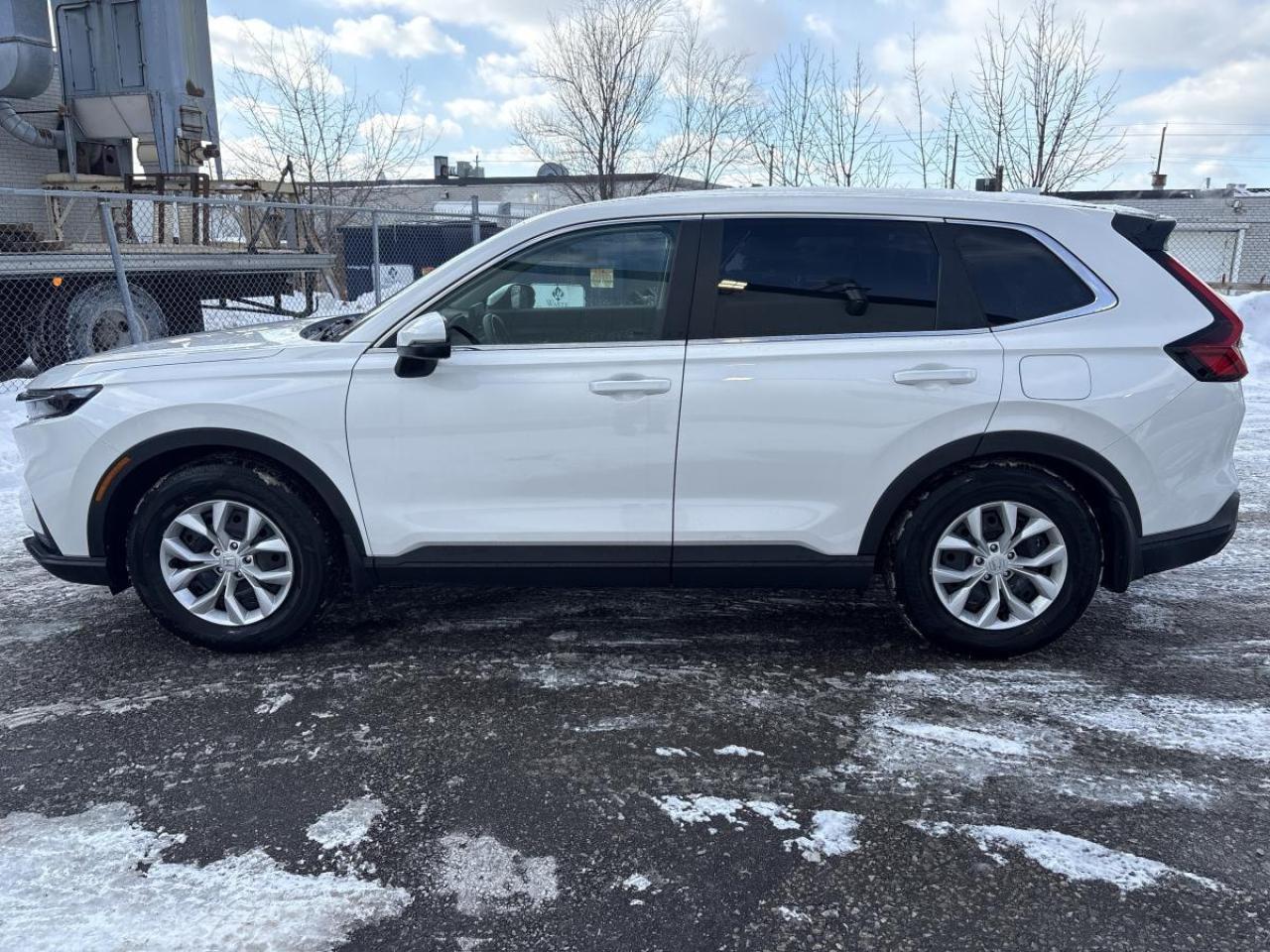 2024 Honda CR-V LX Comes with 2 sets of Tires/Rims! Photo