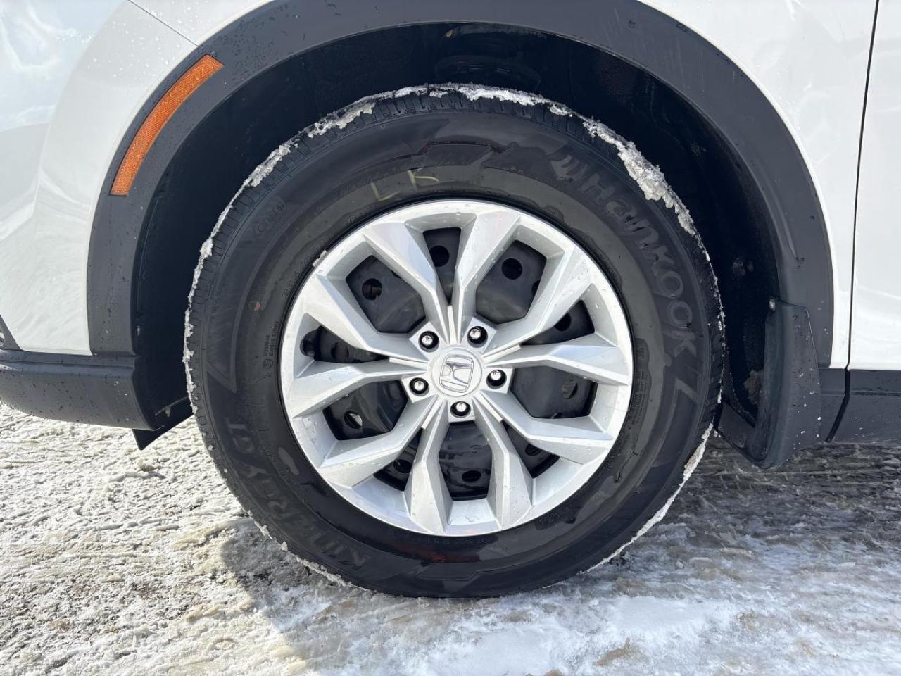 2024 Honda CR-V LX Comes with 2 sets of Tires/Rims! Photo