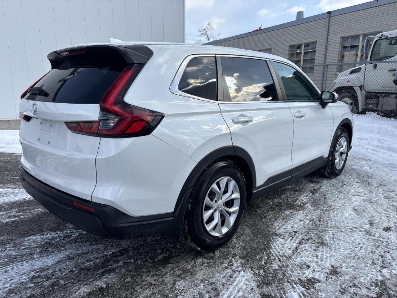2024 Honda CR-V LX Comes with 2 sets of Tires/Rims! Photo