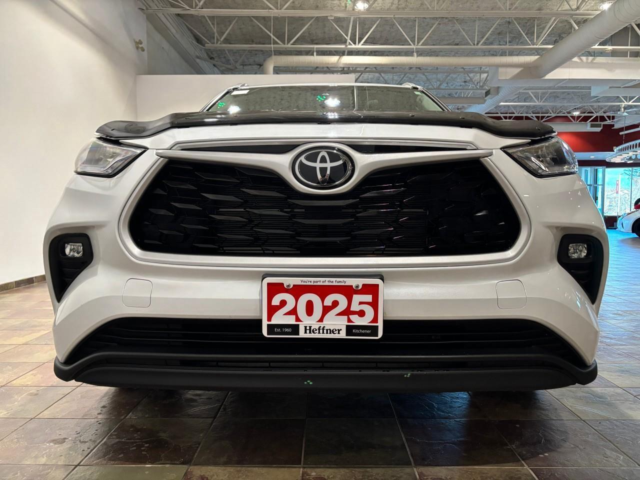 2025 Toyota Highlander Hybrid XLE Photo
