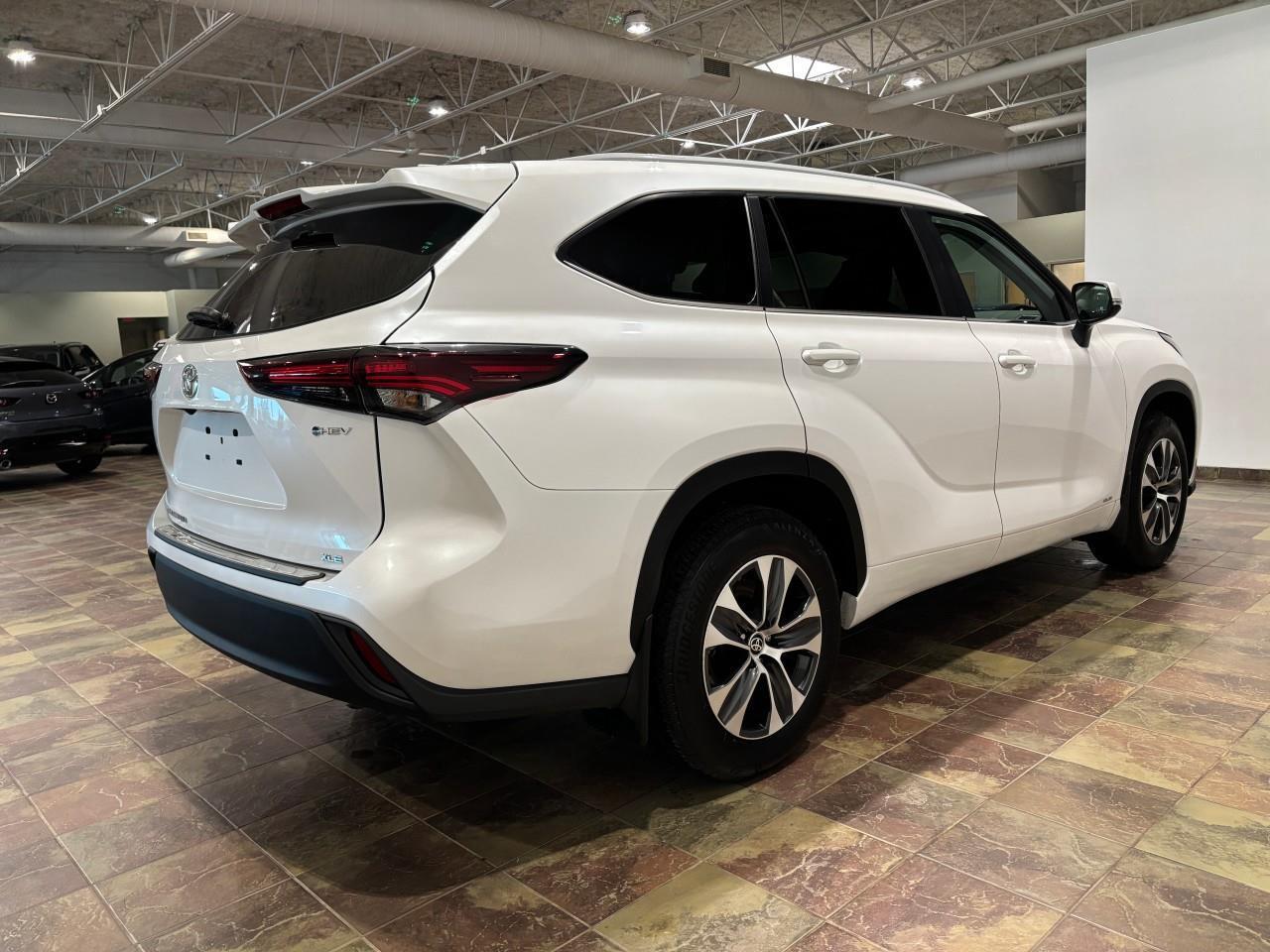 2025 Toyota Highlander Hybrid XLE Photo
