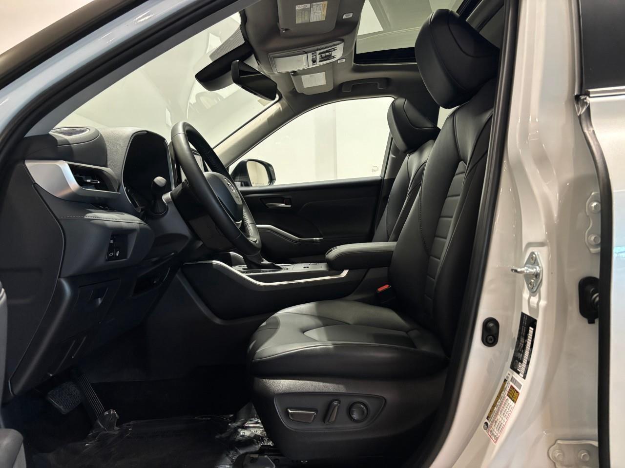 2025 Toyota Highlander Hybrid XLE Photo