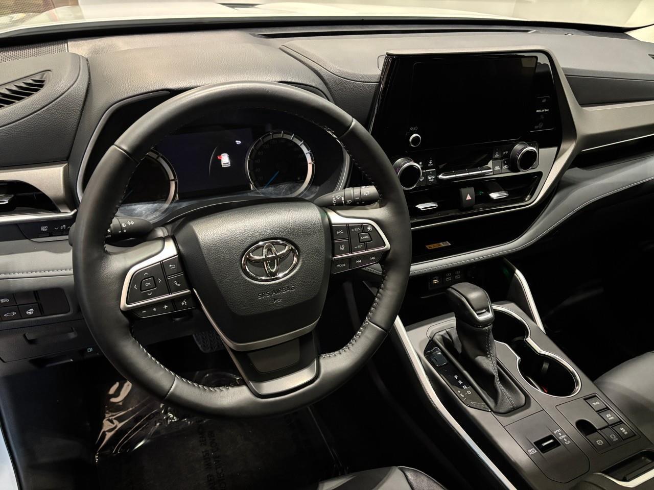 2025 Toyota Highlander Hybrid XLE Photo