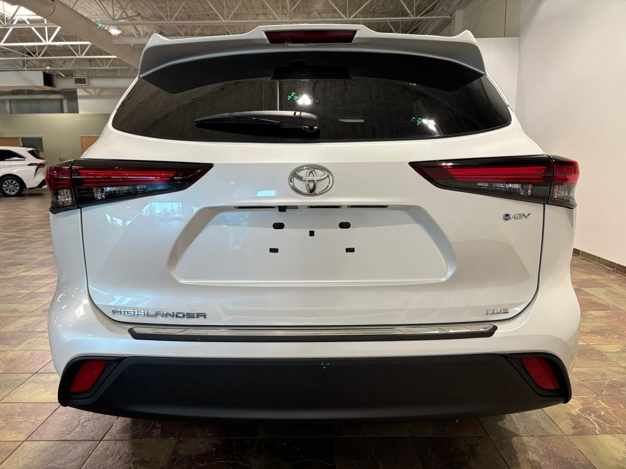 2025 Toyota Highlander Hybrid XLE Photo