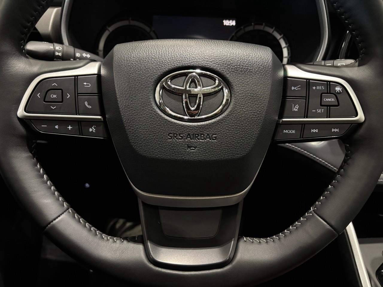 2025 Toyota Highlander Hybrid XLE Photo