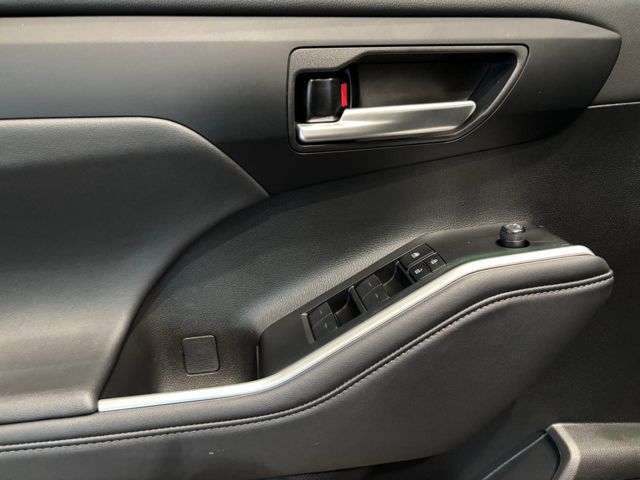 2025 Toyota Highlander Hybrid XLE Photo