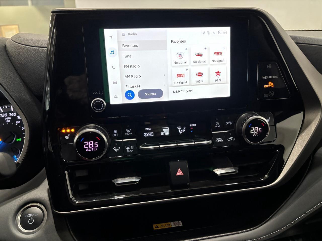 2025 Toyota Highlander Hybrid XLE Photo