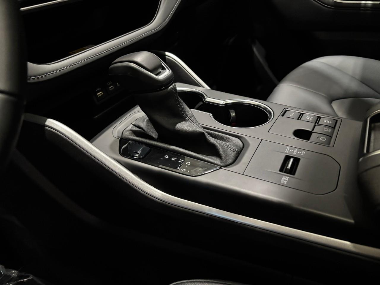 2025 Toyota Highlander Hybrid XLE Photo