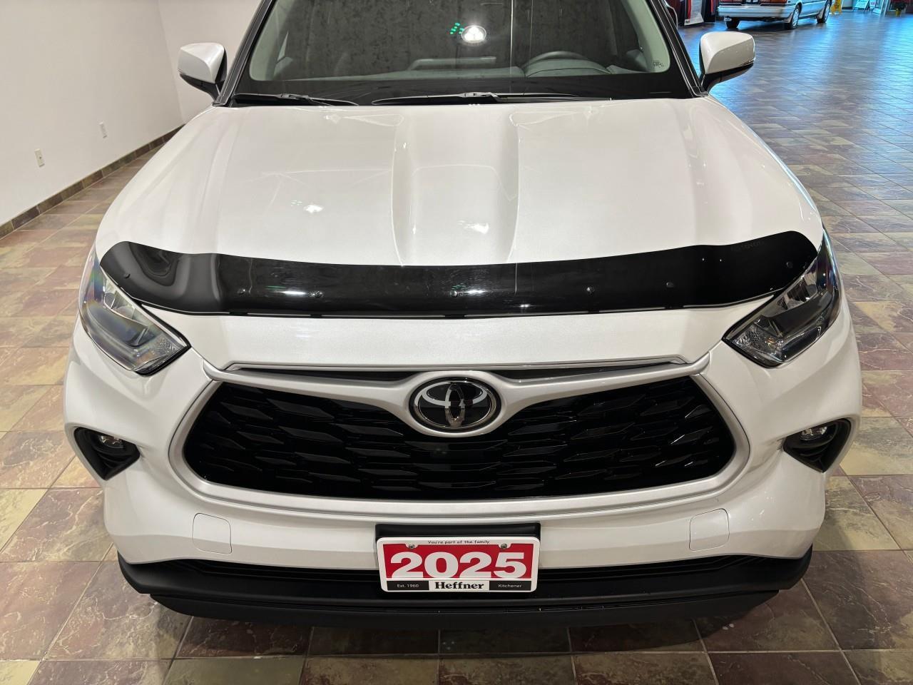 2025 Toyota Highlander Hybrid XLE Photo