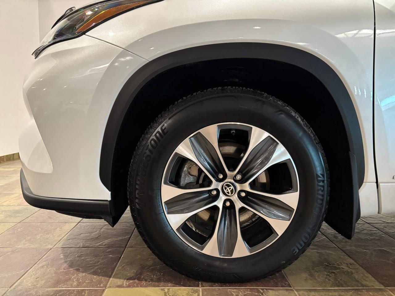 2025 Toyota Highlander Hybrid XLE Photo