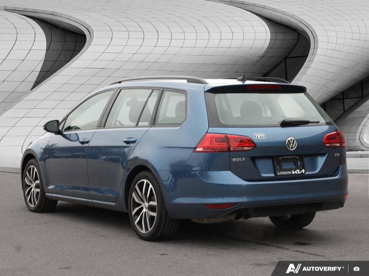 2017 Volkswagen Golf SportWagen GOLF Photo
