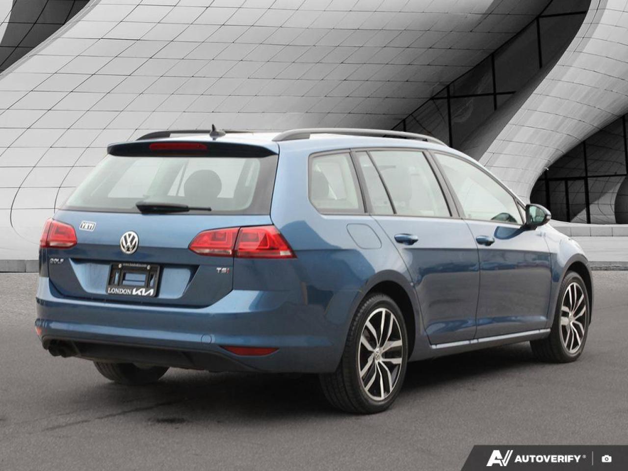 2017 Volkswagen Golf SportWagen GOLF Photo
