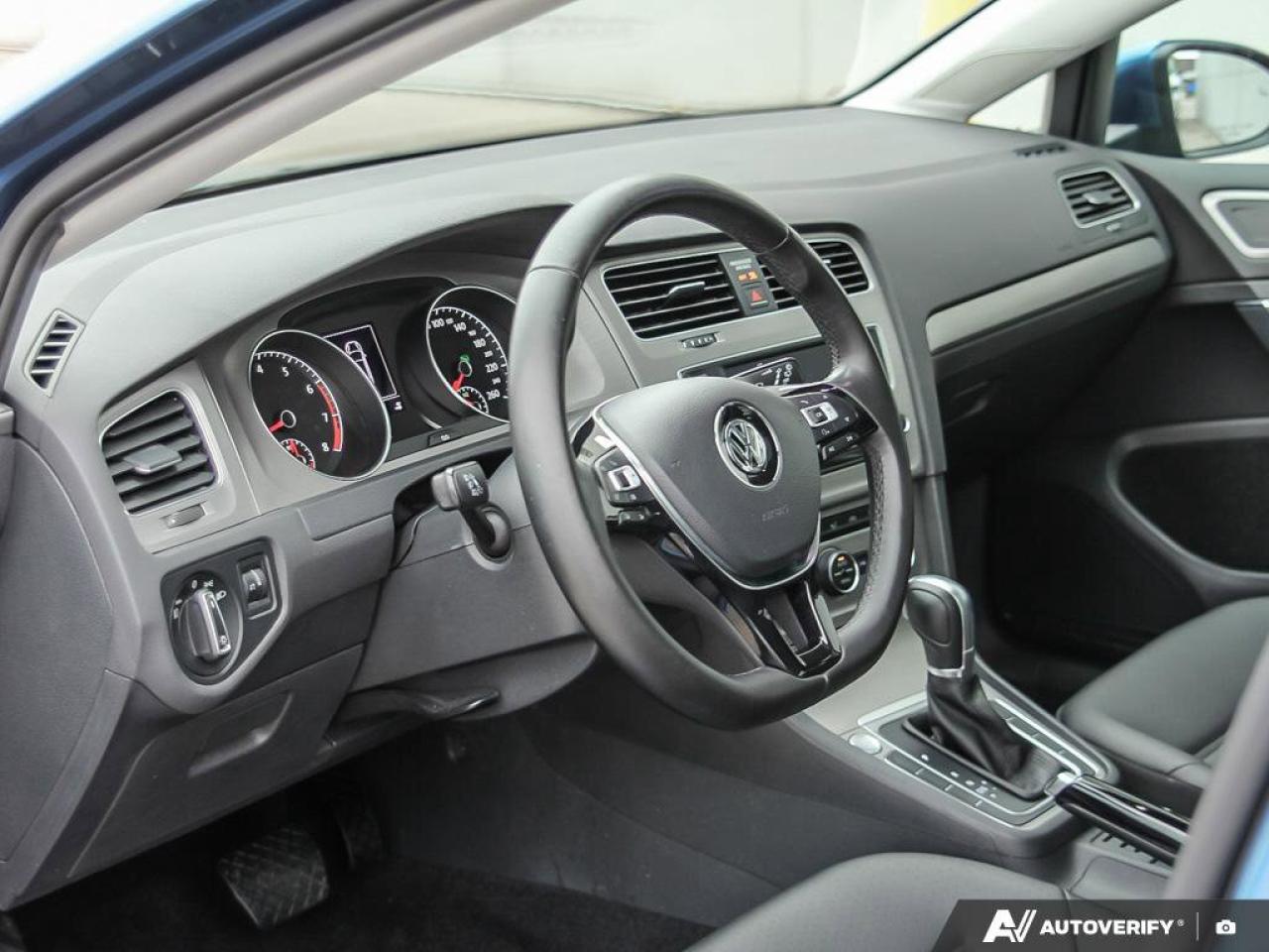 2017 Volkswagen Golf SportWagen GOLF Photo