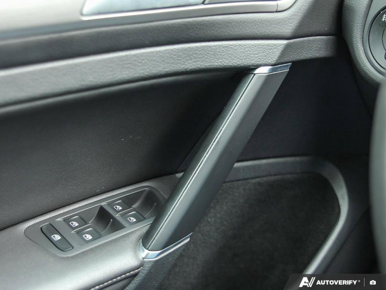 2017 Volkswagen Golf SportWagen GOLF Photo